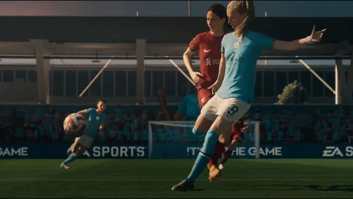 Jogadora do Manchester City de FIFA 23 feminina chutando a bola contra o Liverpool FC