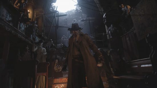 Personagens de Resident Evil Village - Karl Heisenberg conversando com Ethan com os senhores ao fundo