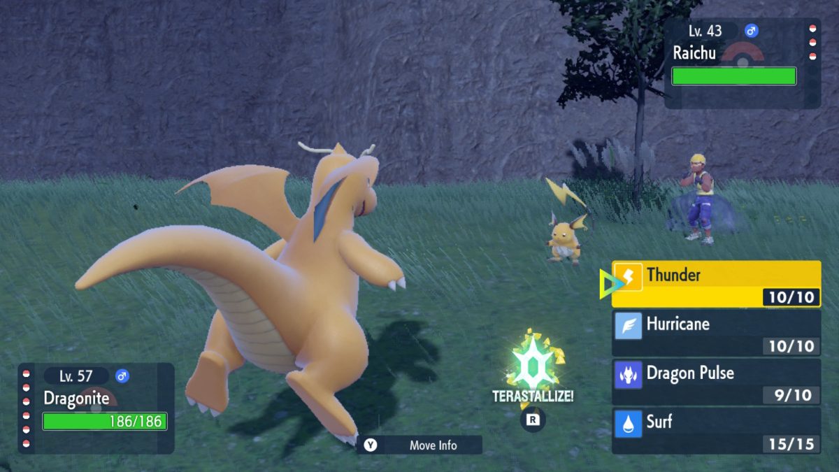 uma criatura amarela parecida com um dragão enfrenta uma criatura amarela parecida com um rato com uma longa cauda.  na mão esquerda está um menu de movimentos de ataque 