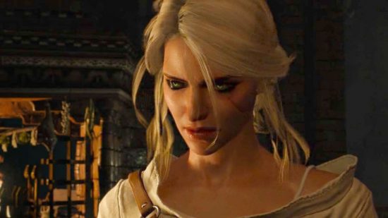 The Witcher 3 Ciri: Ciri está voltada para frente, cabelos prateados, com top branco e tiras de couro.  Ela parece severa, determinada, iluminada por uma lareira escondida atrás dela.