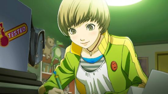 Persona 4 Chie: Uma imagem mostra Chie de Persona 4 Golden, com sua icônica roupa verde e amarela