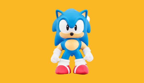 Figura Sonic: Sonic é um ouriço azul, com sapatos vermelhos e luvas brancas.  Aqui, ele é um pouco mais caricatural, mole e elástico.