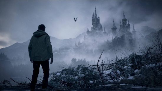 Personagens de Resident Evil Village - Ethan Winters olhando para um castelo à distância