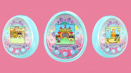 3 Tamagotchis seguidos em um fundo rosa.  São coisas azuis em forma de ovo com três botões na parte inferior e uma tela colorida.